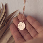 Kép betöltése a galériamegjelenítőbe: INSPIRATION nyaklánc monogramokkal
